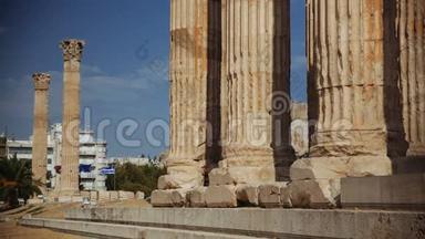 希腊雅典<strong>奥林匹亚</strong>宙斯神庙废墟中的中弹